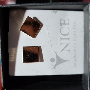 Square stud earrings
